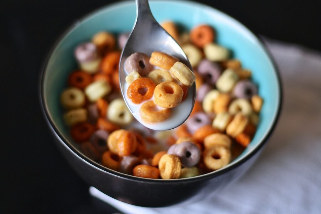 cereal, spoon, milk-1444495.jpg